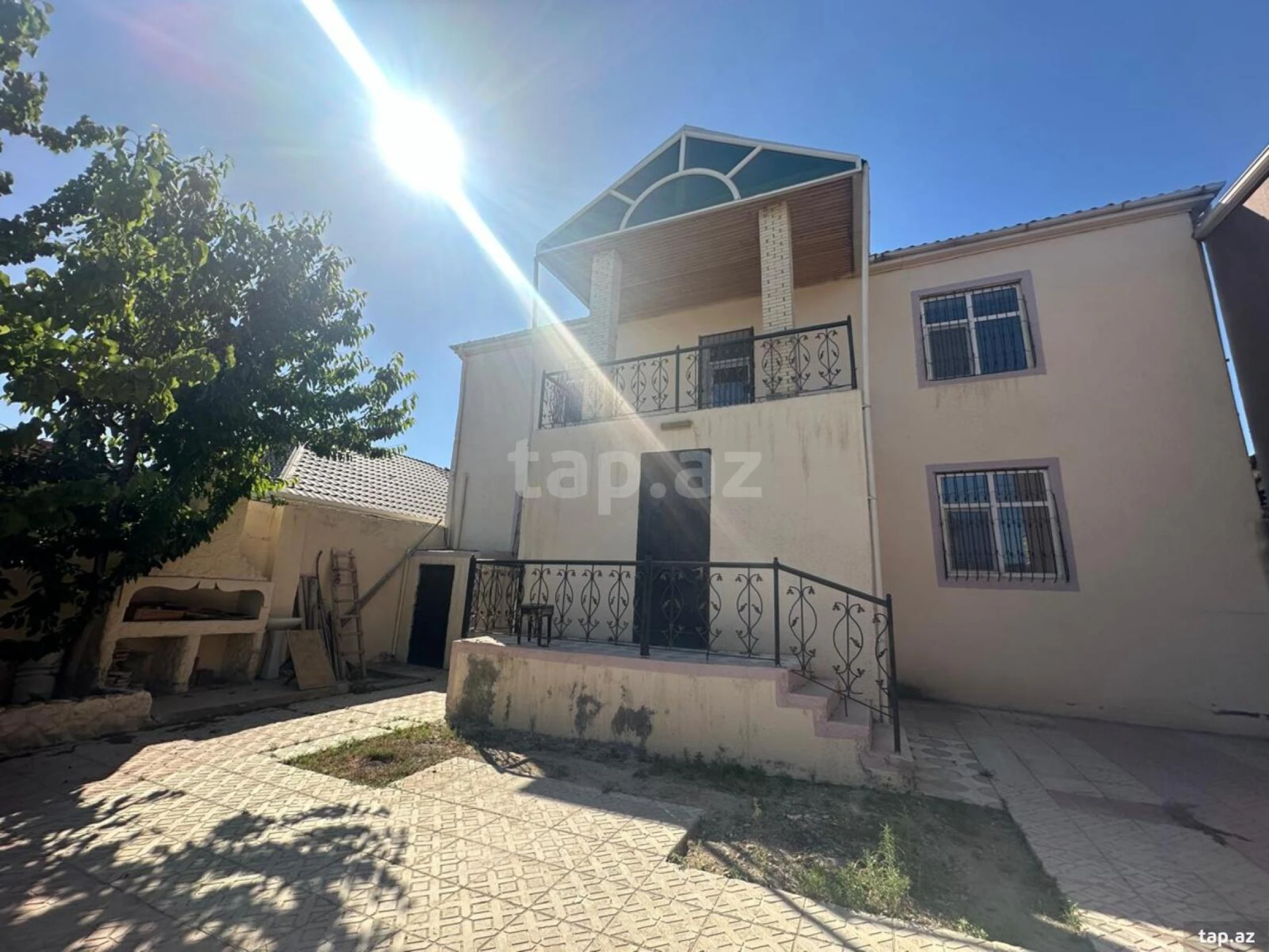 Satılır 6 otaqlı həyət evi