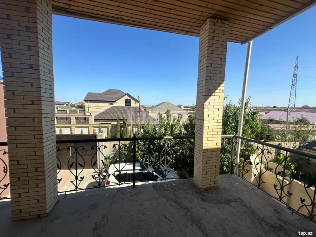 Satılır 6 otaqlı həyət evi