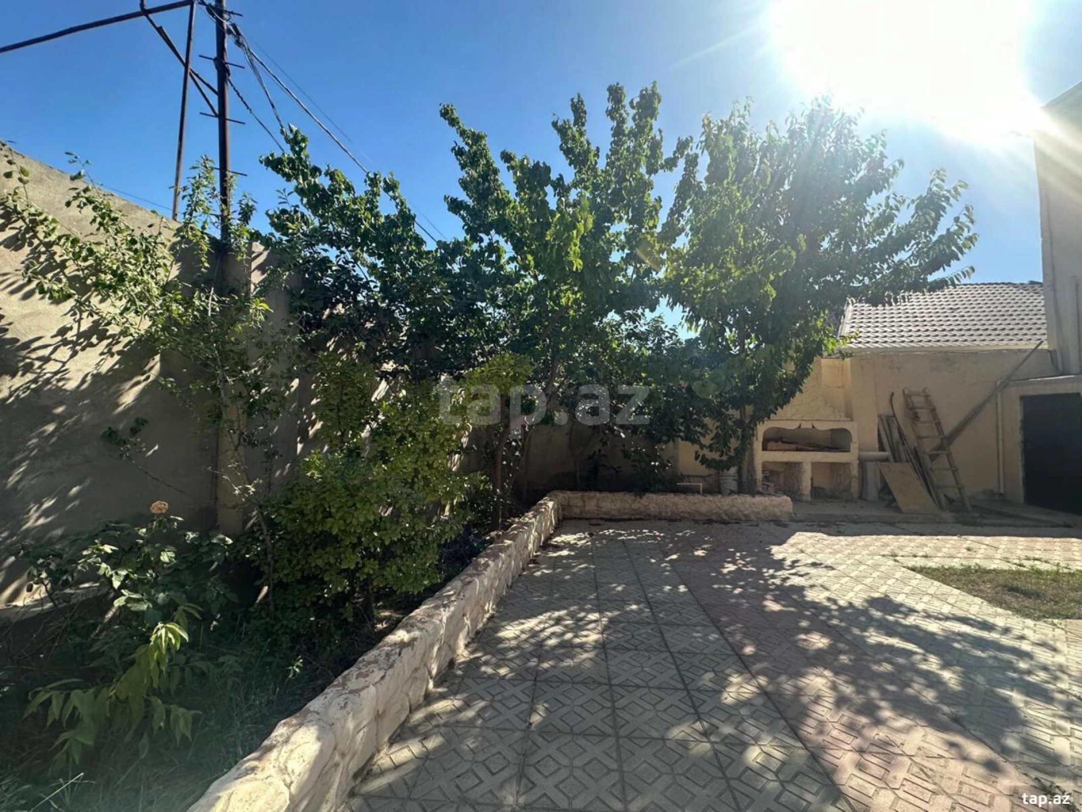 Satılır 6 otaqlı həyət evi