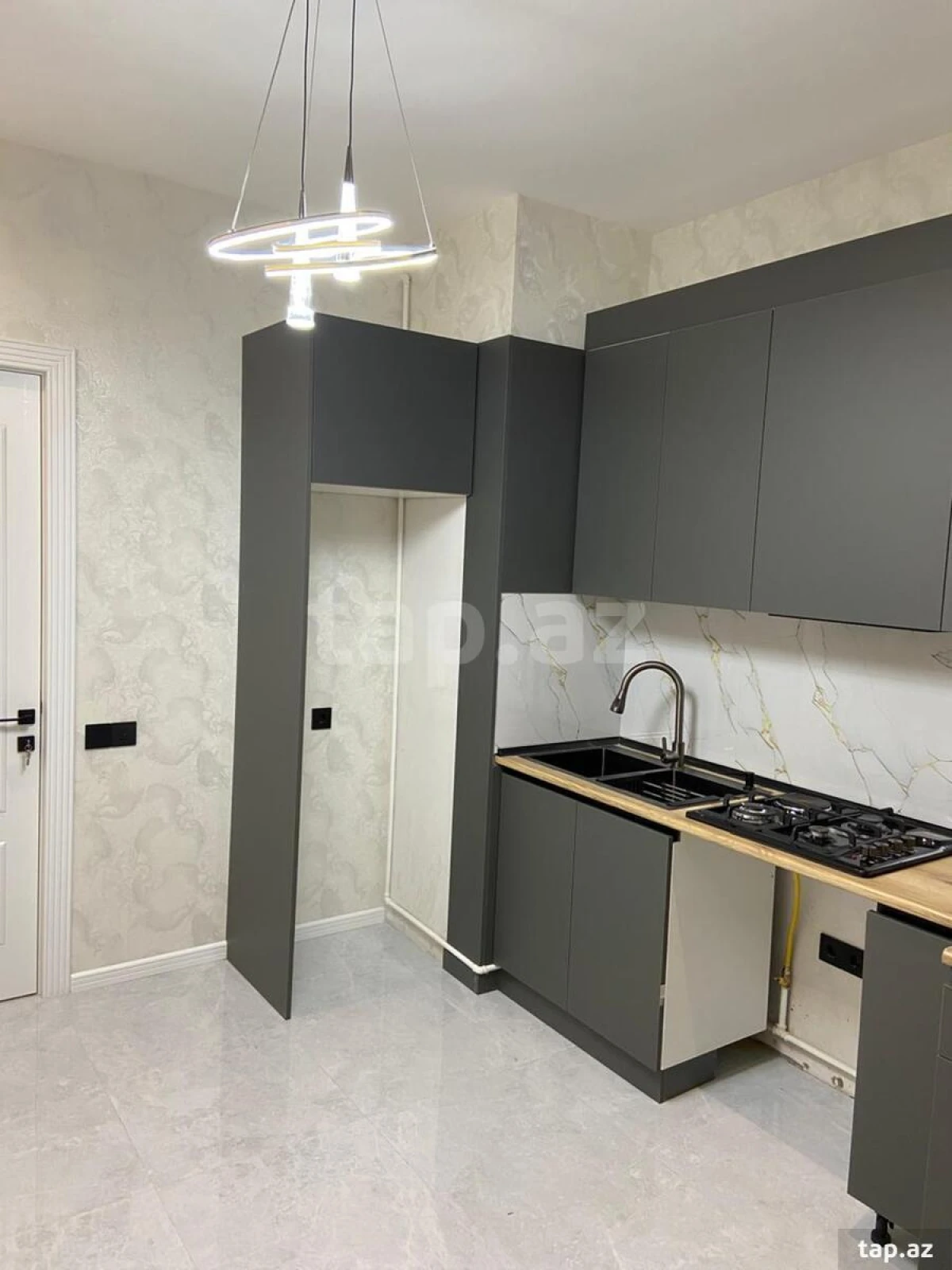 Satılır 2 otaqlı yeni tikili 76 m²