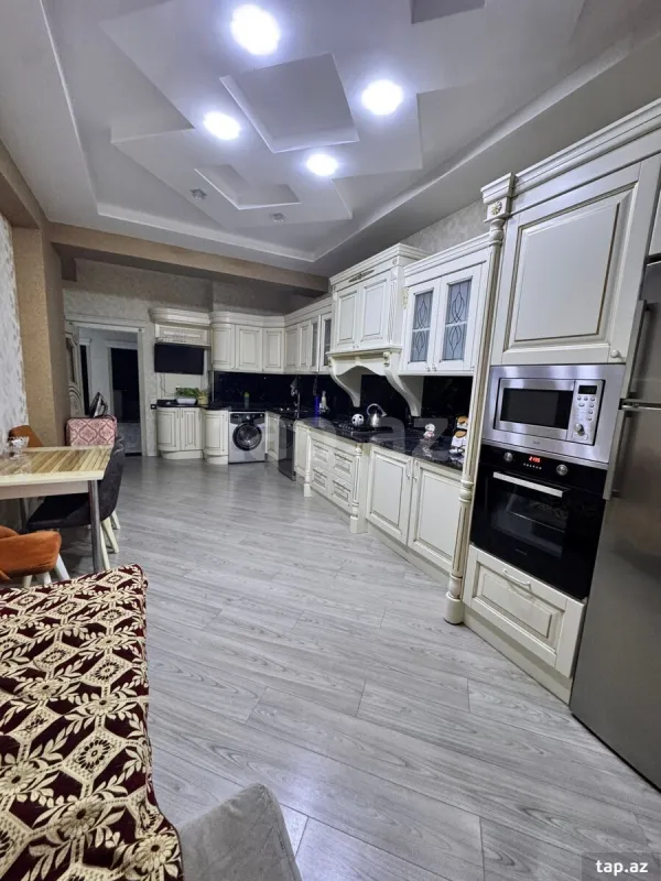 Satılır 4 otaqlı yeni tikili 155.8 m²