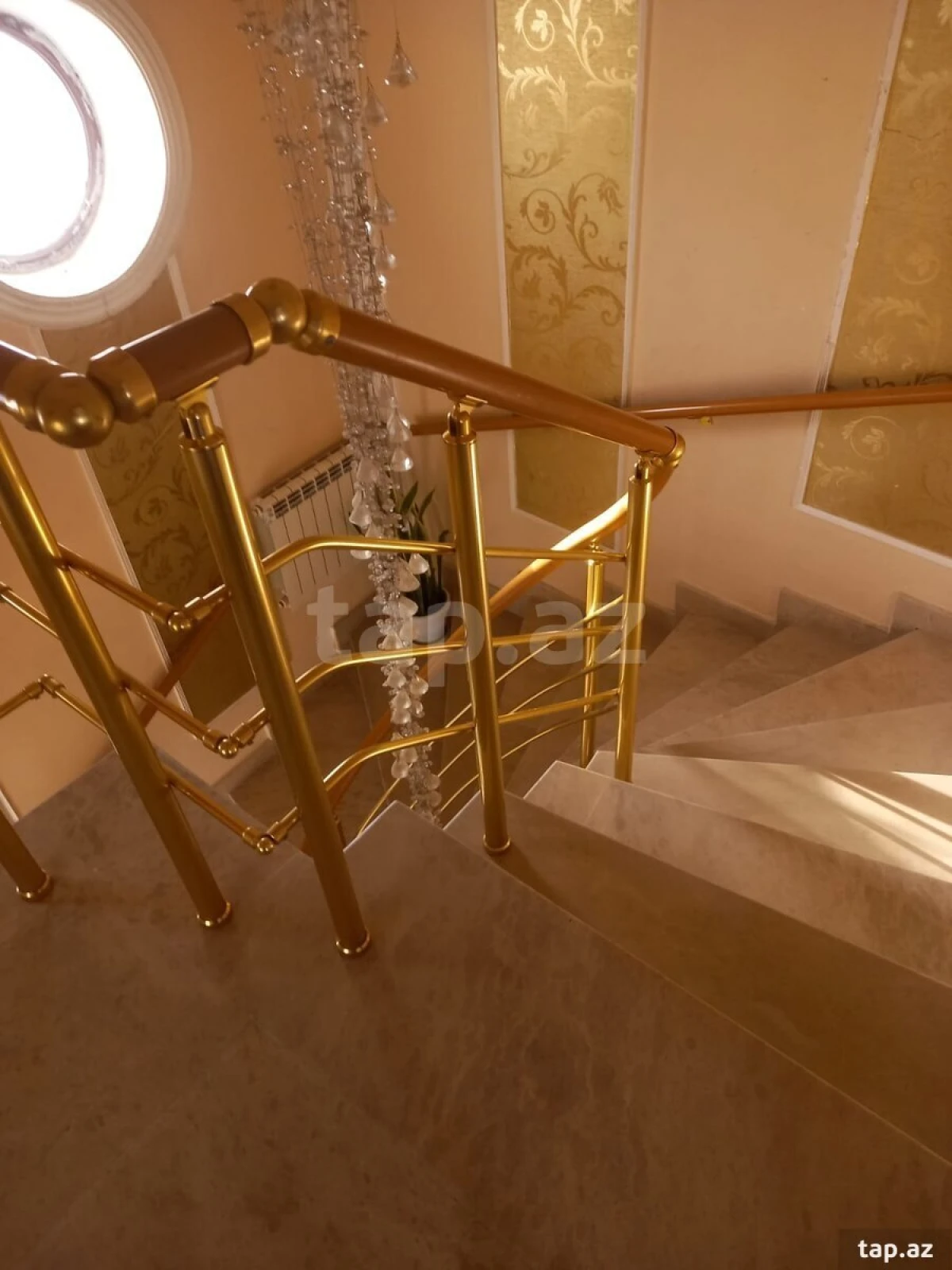 Kirayə verilir 8 otaqlı həyət evi