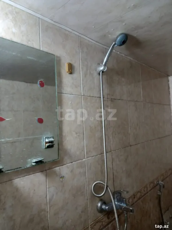 Kirayə verilir 8 otaqlı həyət evi