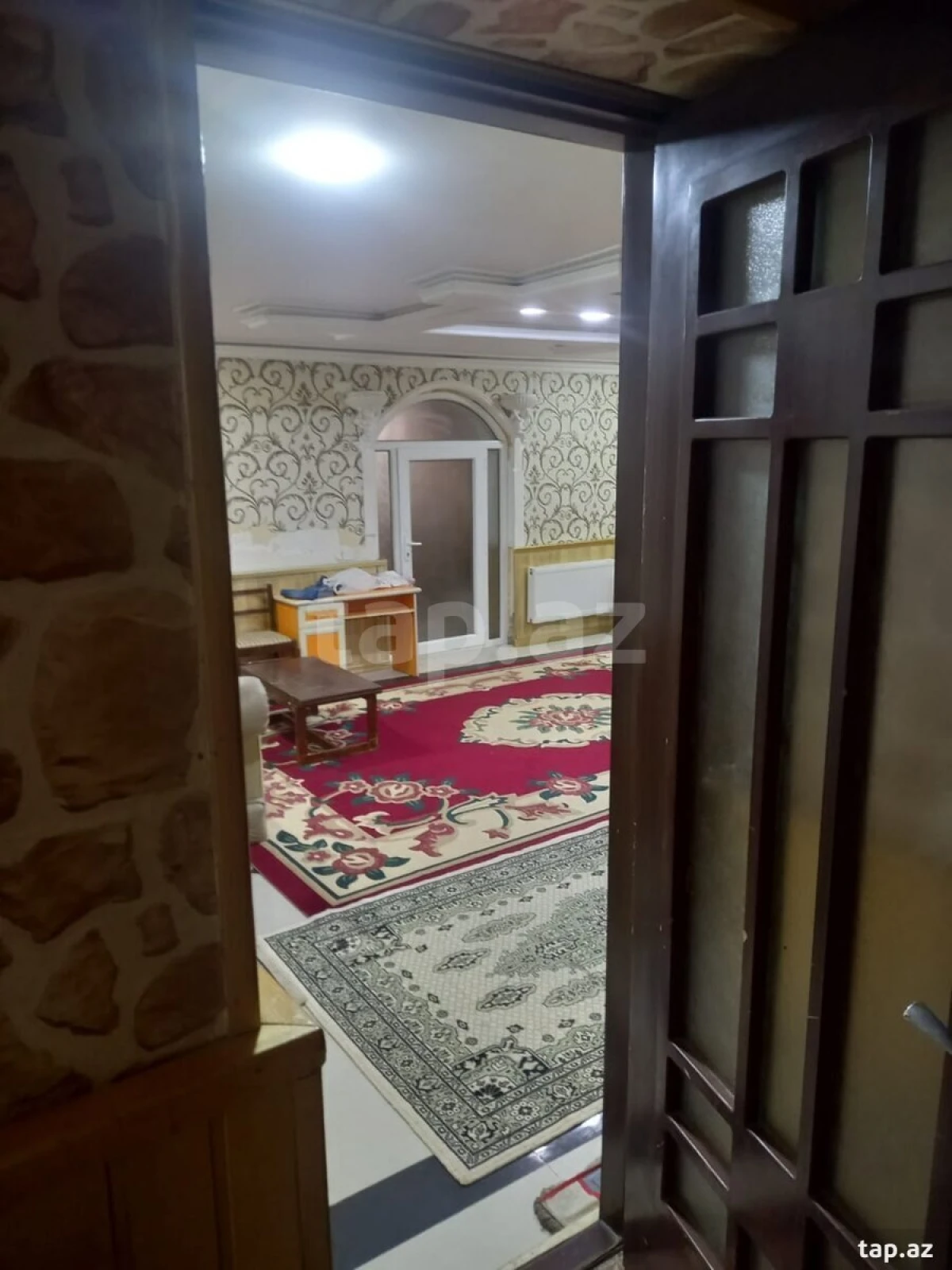 Kirayə verilir 8 otaqlı həyət evi