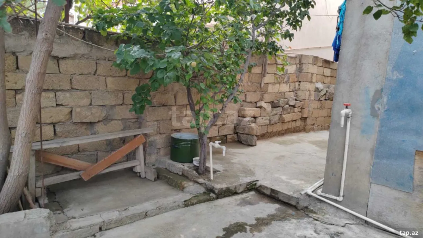 Satılır 6 otaqlı həyət evi