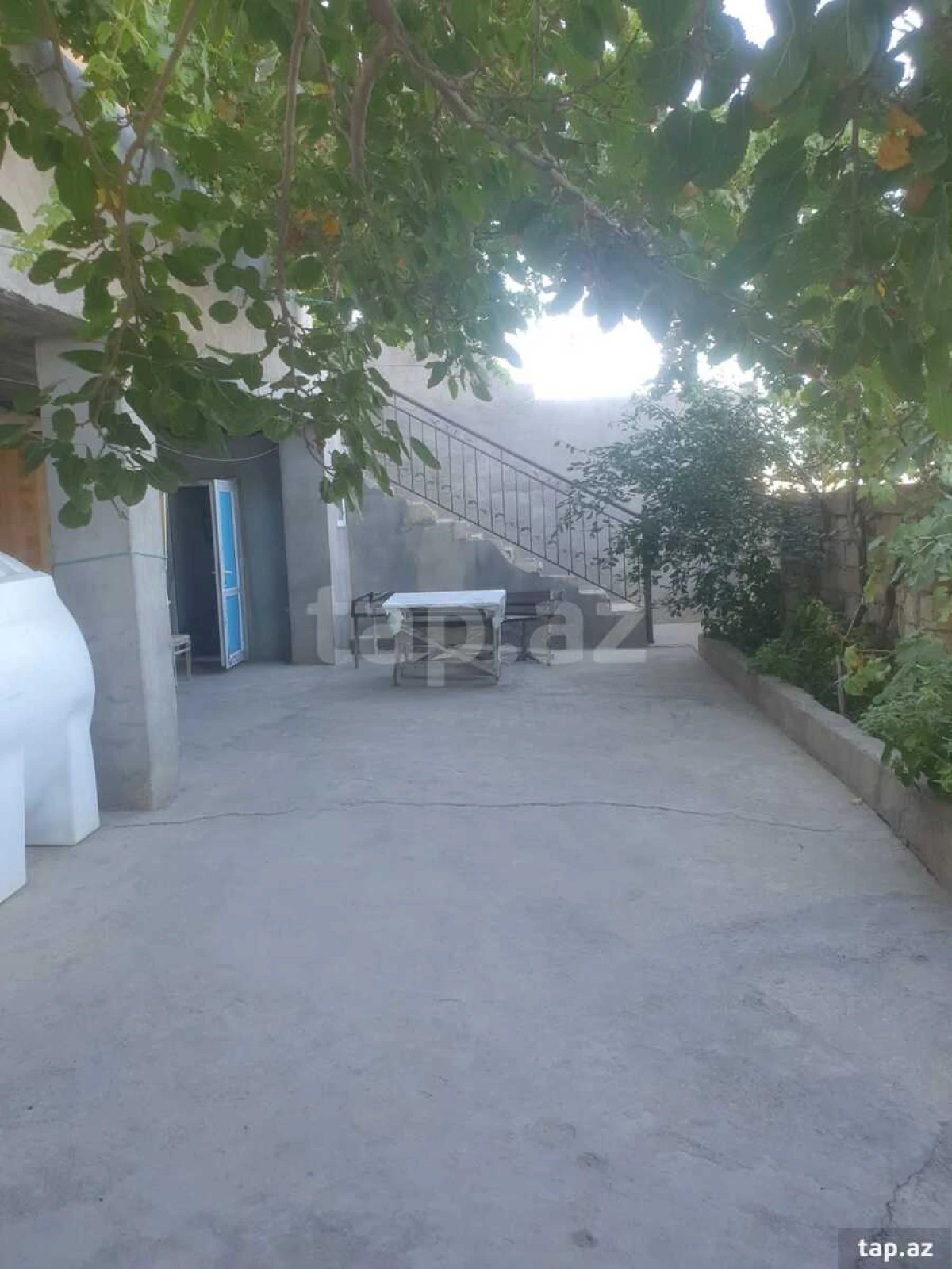 Satılır 6 otaqlı həyət evi