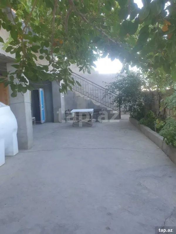 Satılır 6 otaqlı həyət evi