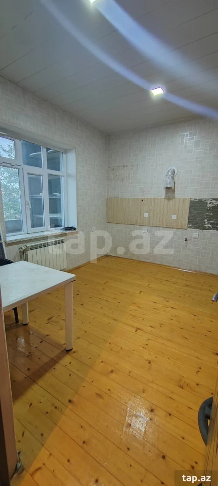 Satılır 6 otaqlı həyət evi