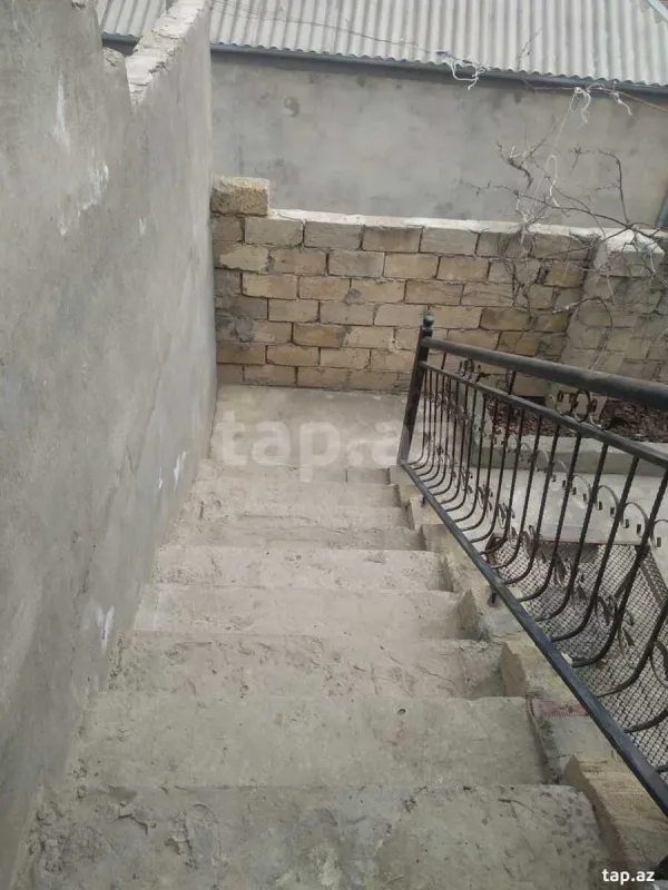 Satılır 6 otaqlı həyət evi