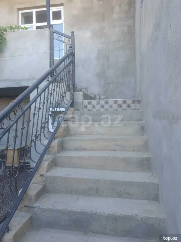 Satılır 6 otaqlı həyət evi
