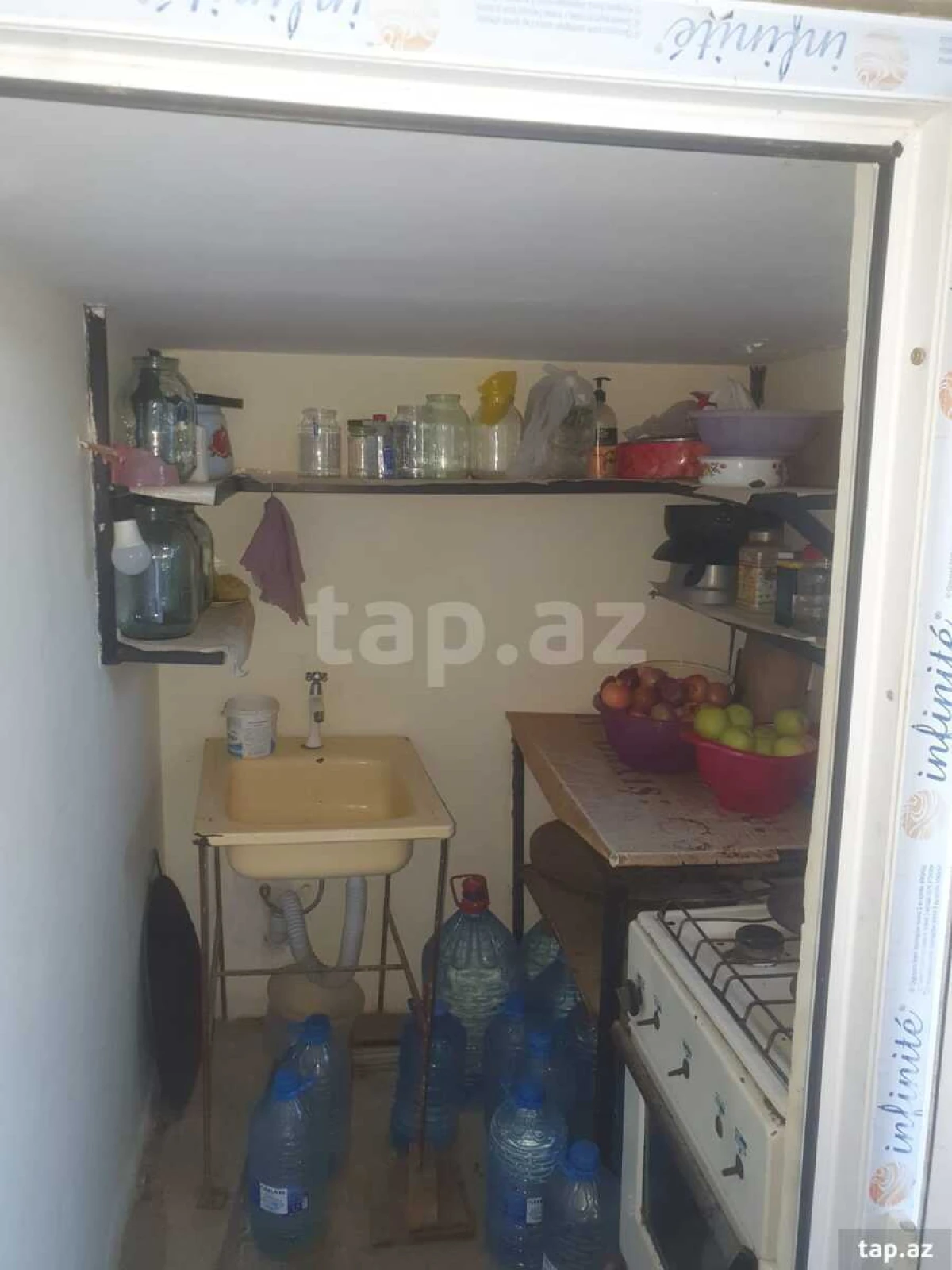 Satılır 6 otaqlı həyət evi