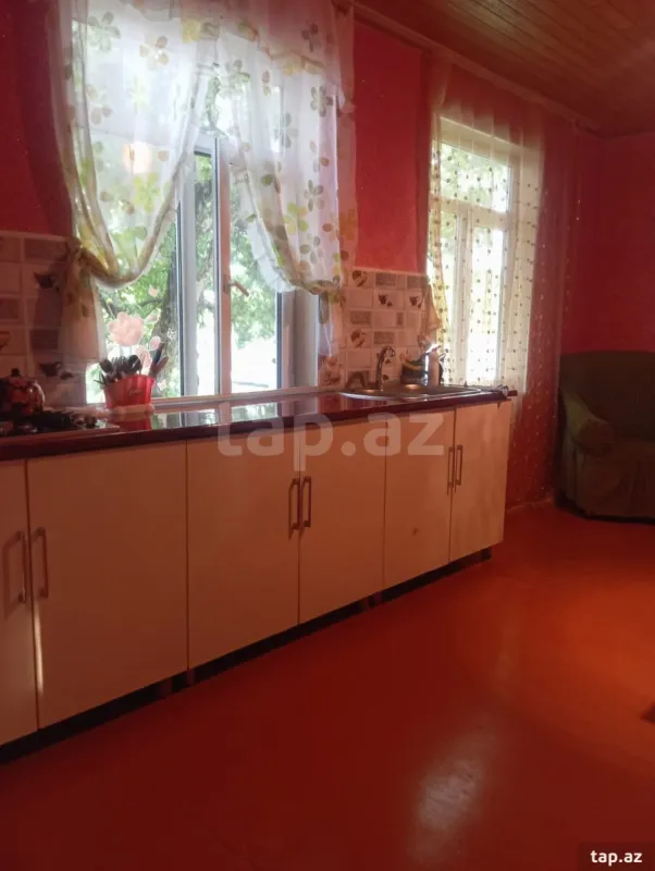 Satılır 5 otaqlı həyət evi