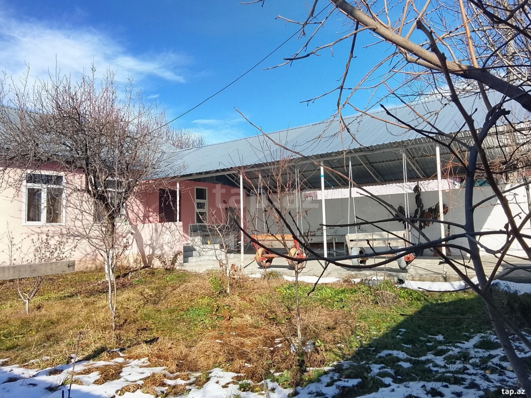 Satılır 5 otaqlı həyət evi