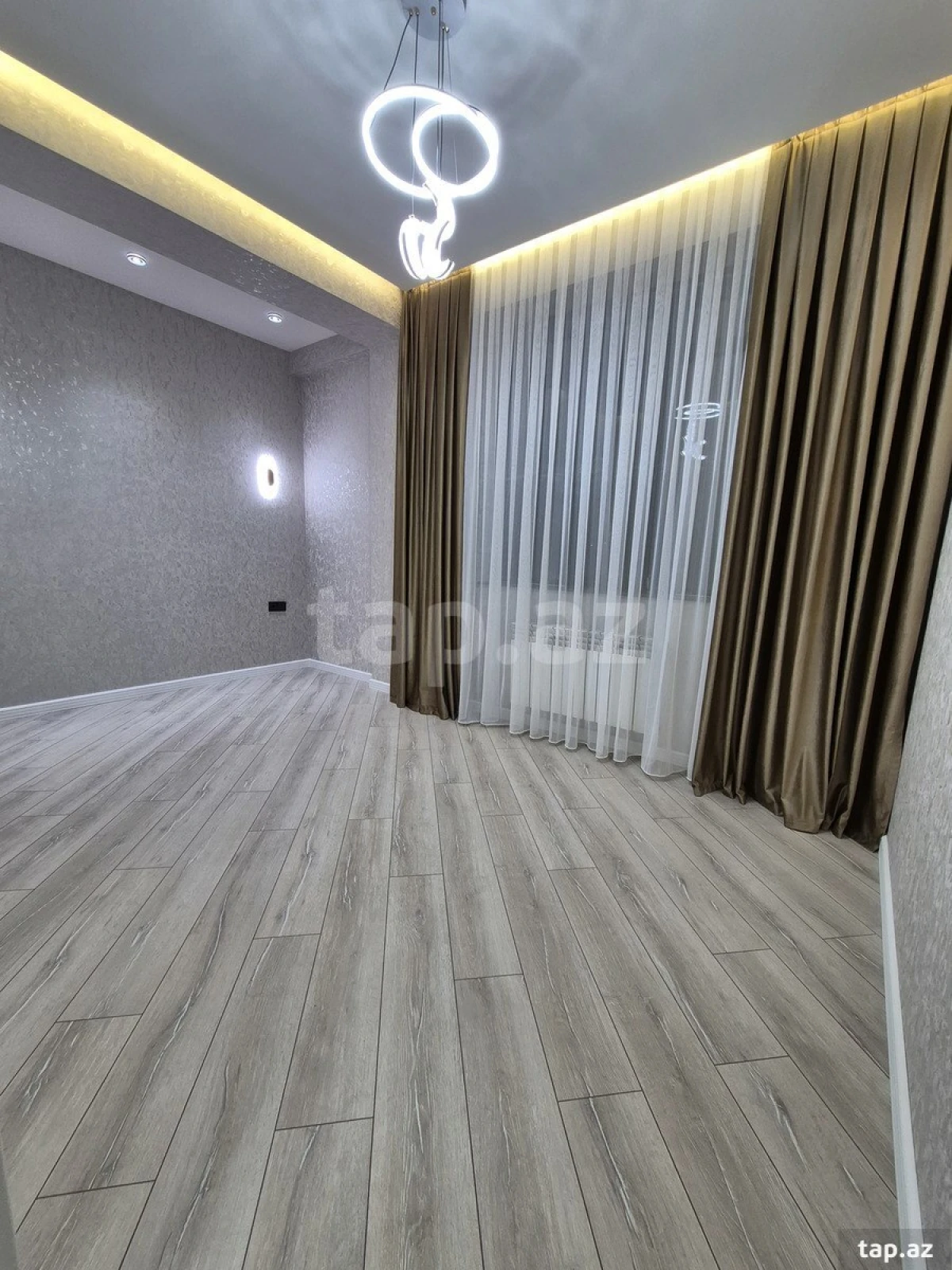 Satılır 3 otaqlı yeni tikili 75 m²
