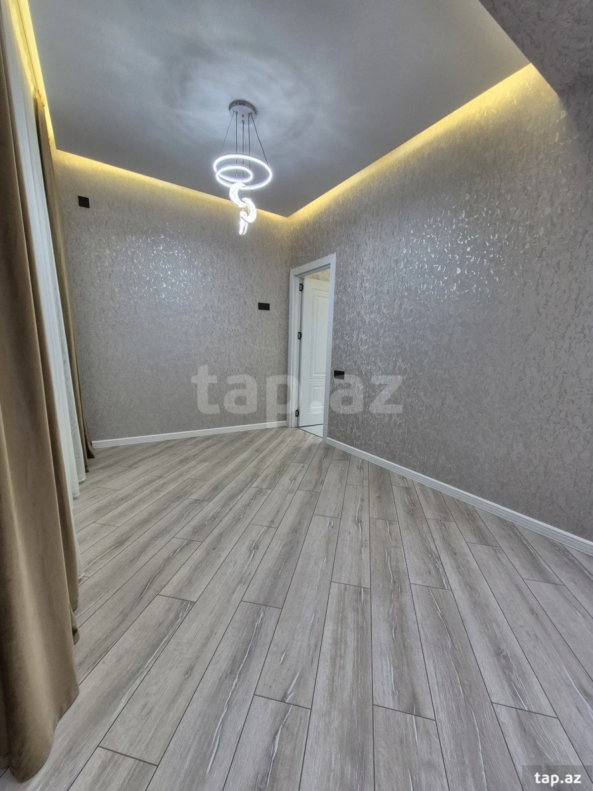 Satılır 3 otaqlı yeni tikili 75 m²