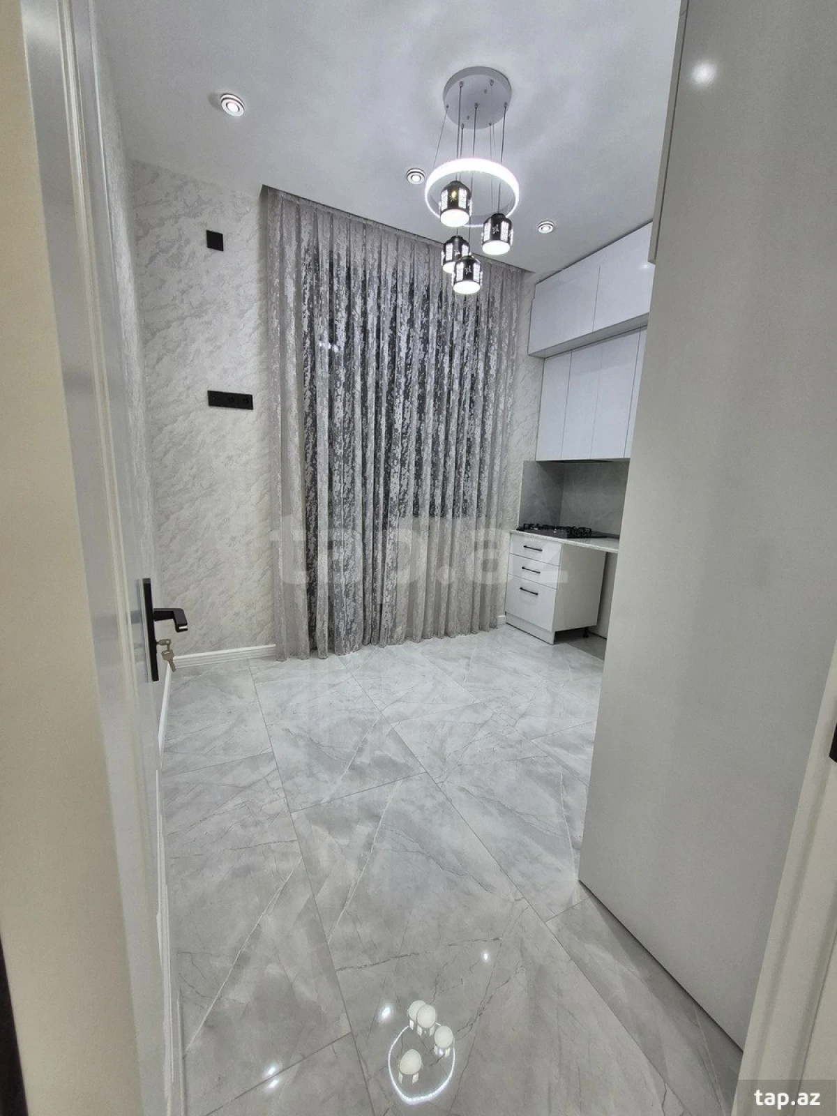 Satılır 3 otaqlı yeni tikili 75 m²