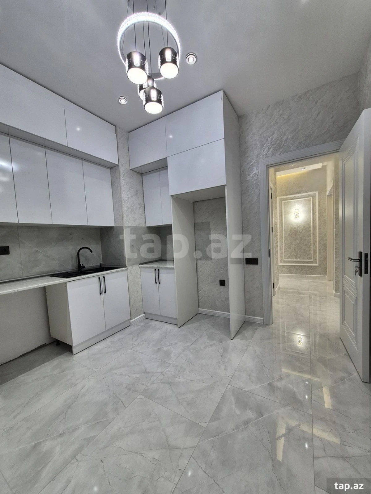 Satılır 3 otaqlı yeni tikili 75 m²