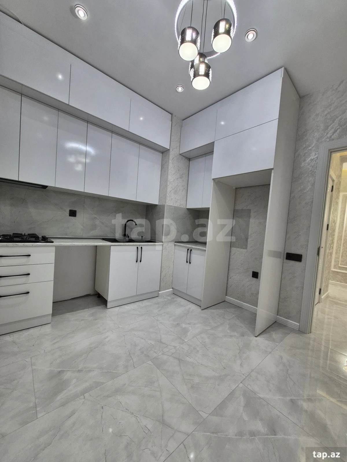 Satılır 3 otaqlı yeni tikili 75 m²