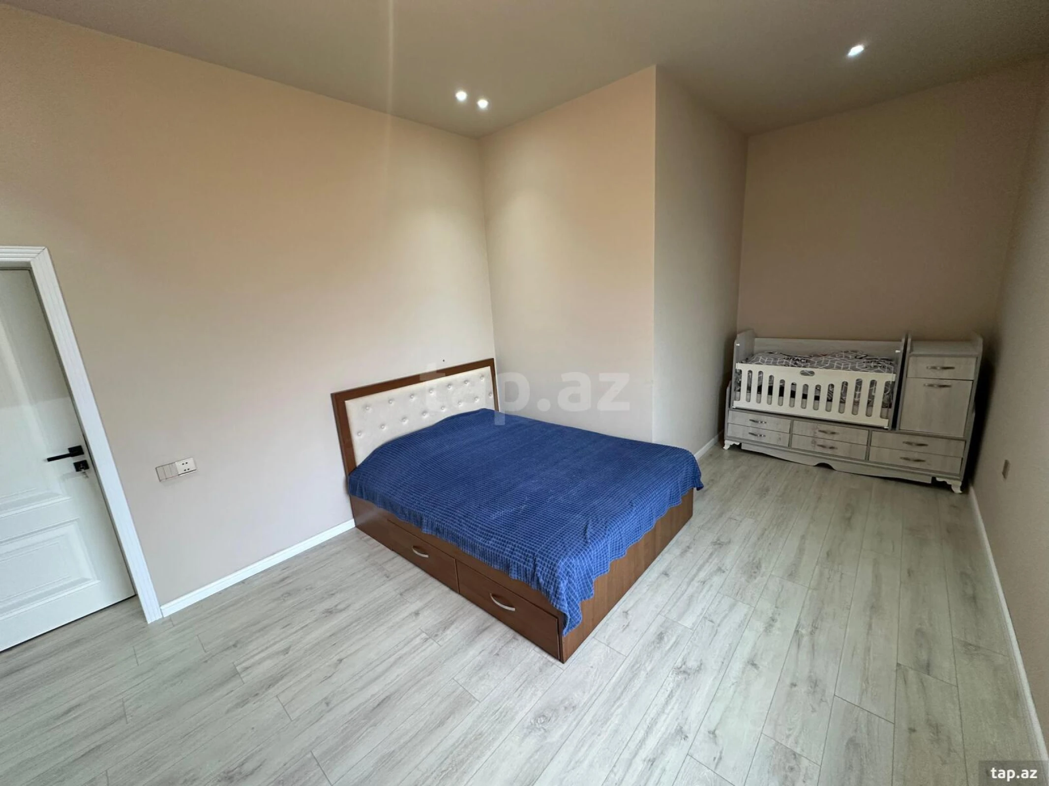 Satılır 4 otaqlı həyət evi