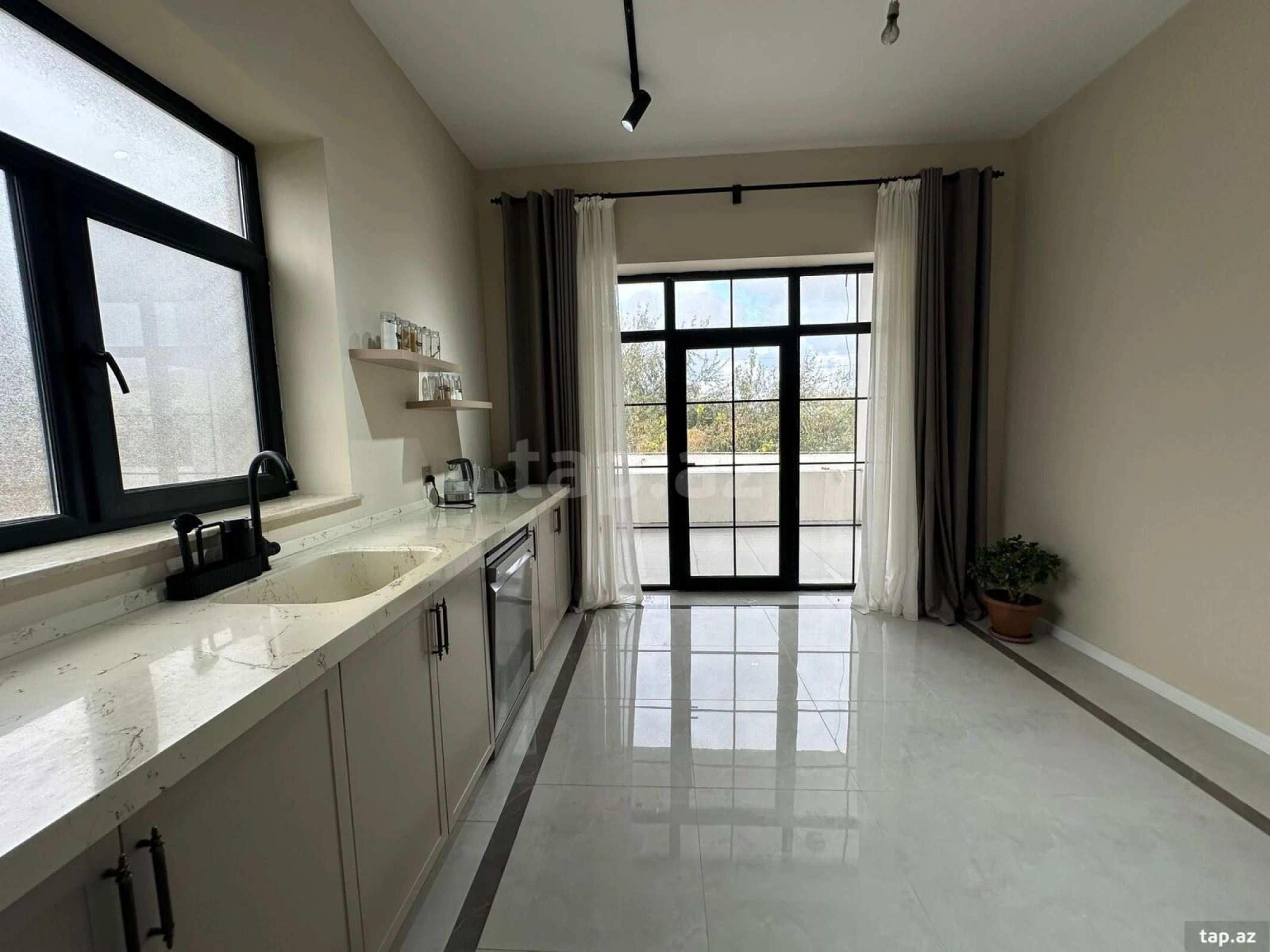 Satılır 4 otaqlı həyət evi