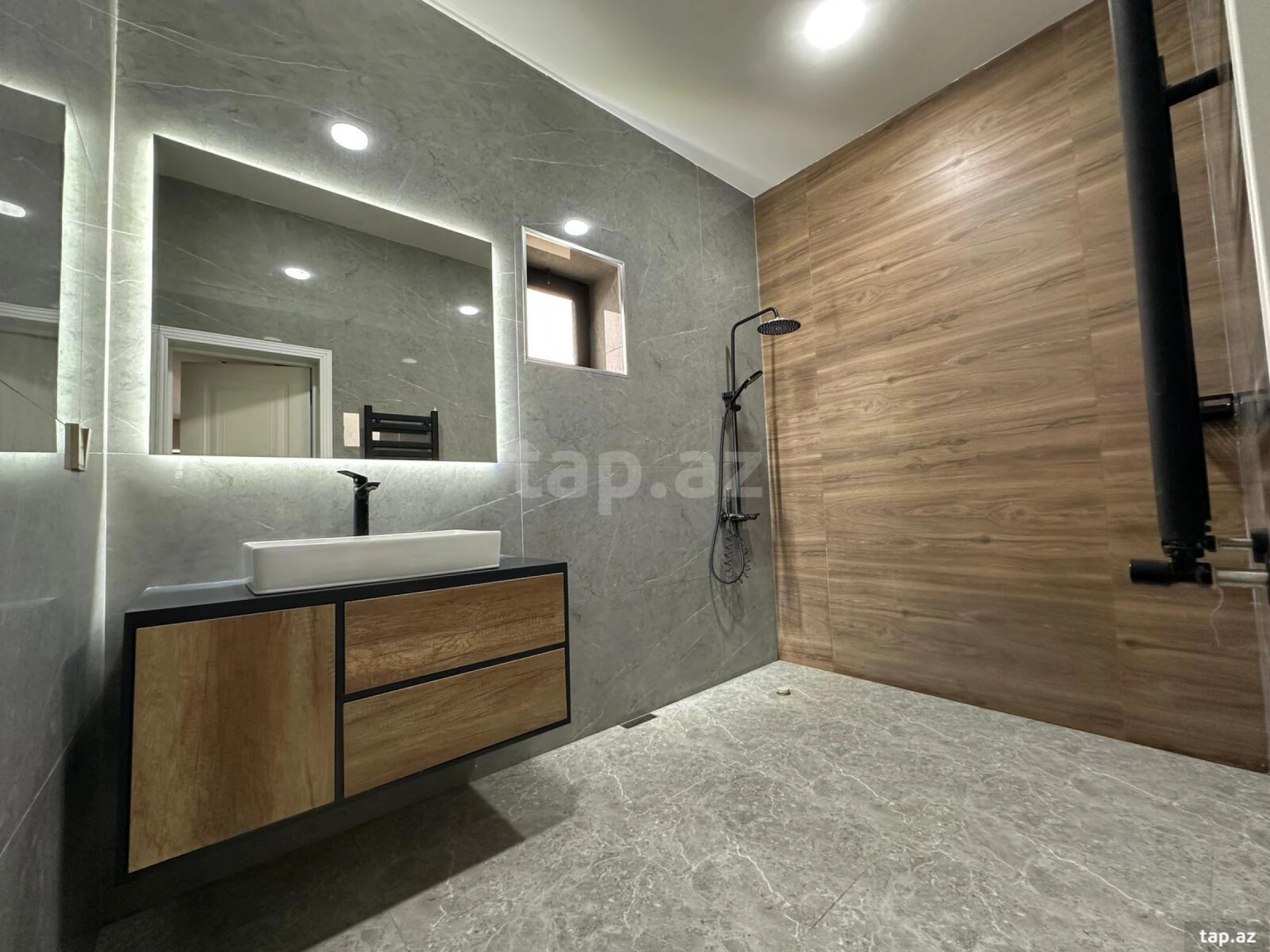 Satılır 4 otaqlı həyət evi