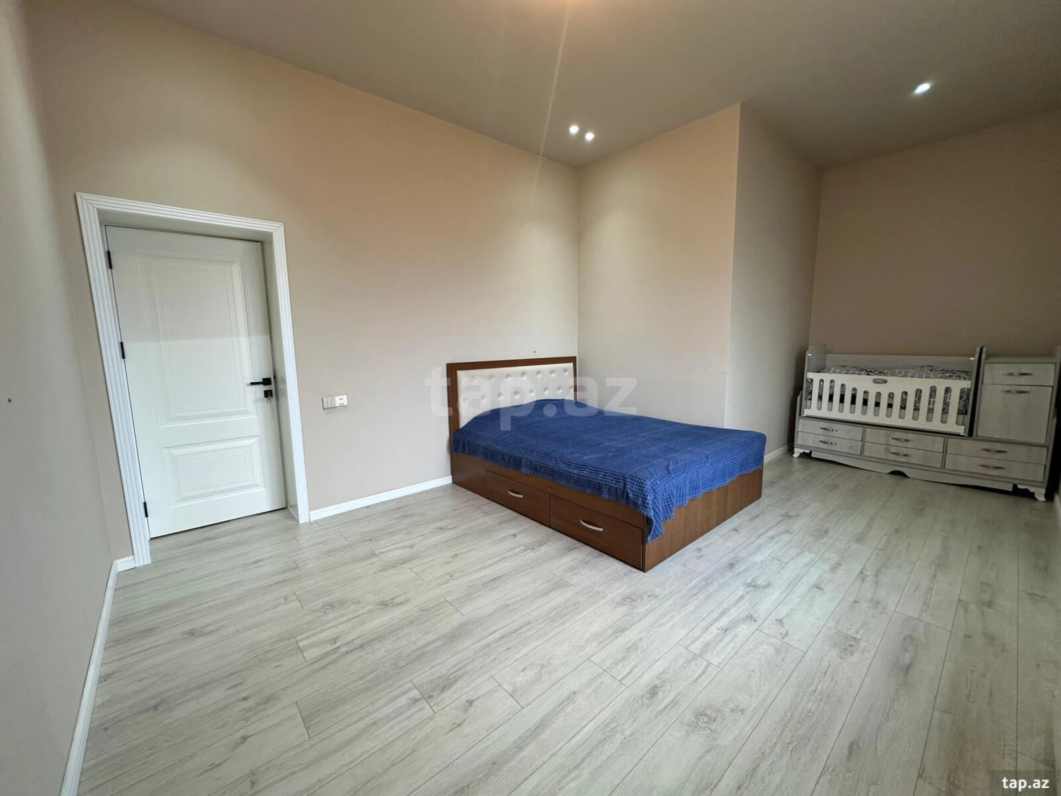 Satılır 4 otaqlı həyət evi
