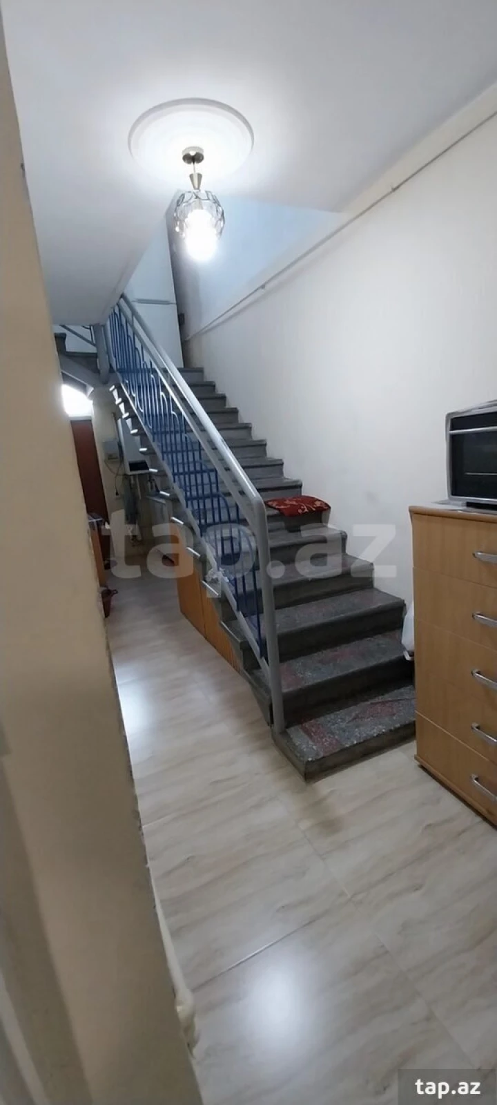 Satılır 10 otaqlı həyət evi