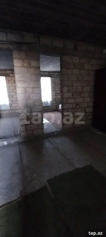 Satılır 10 otaqlı həyət evi