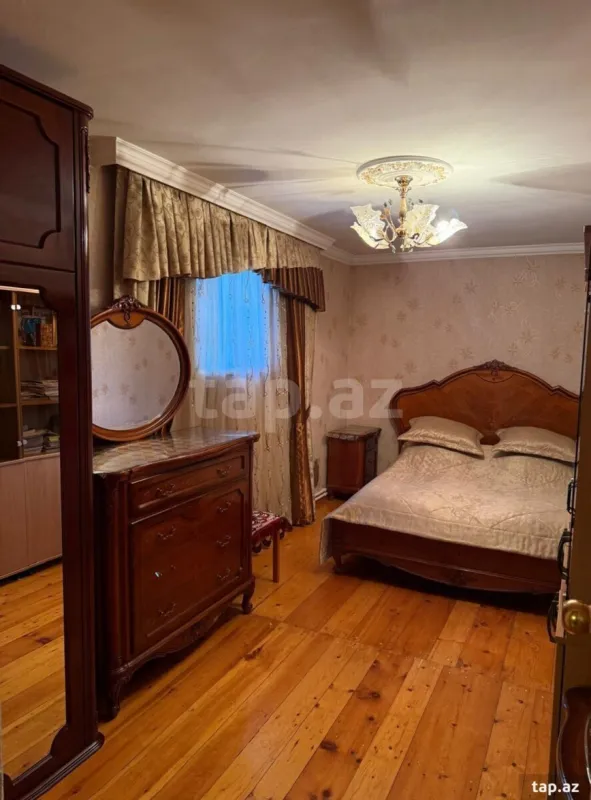 Satılır 10 otaqlı həyət evi