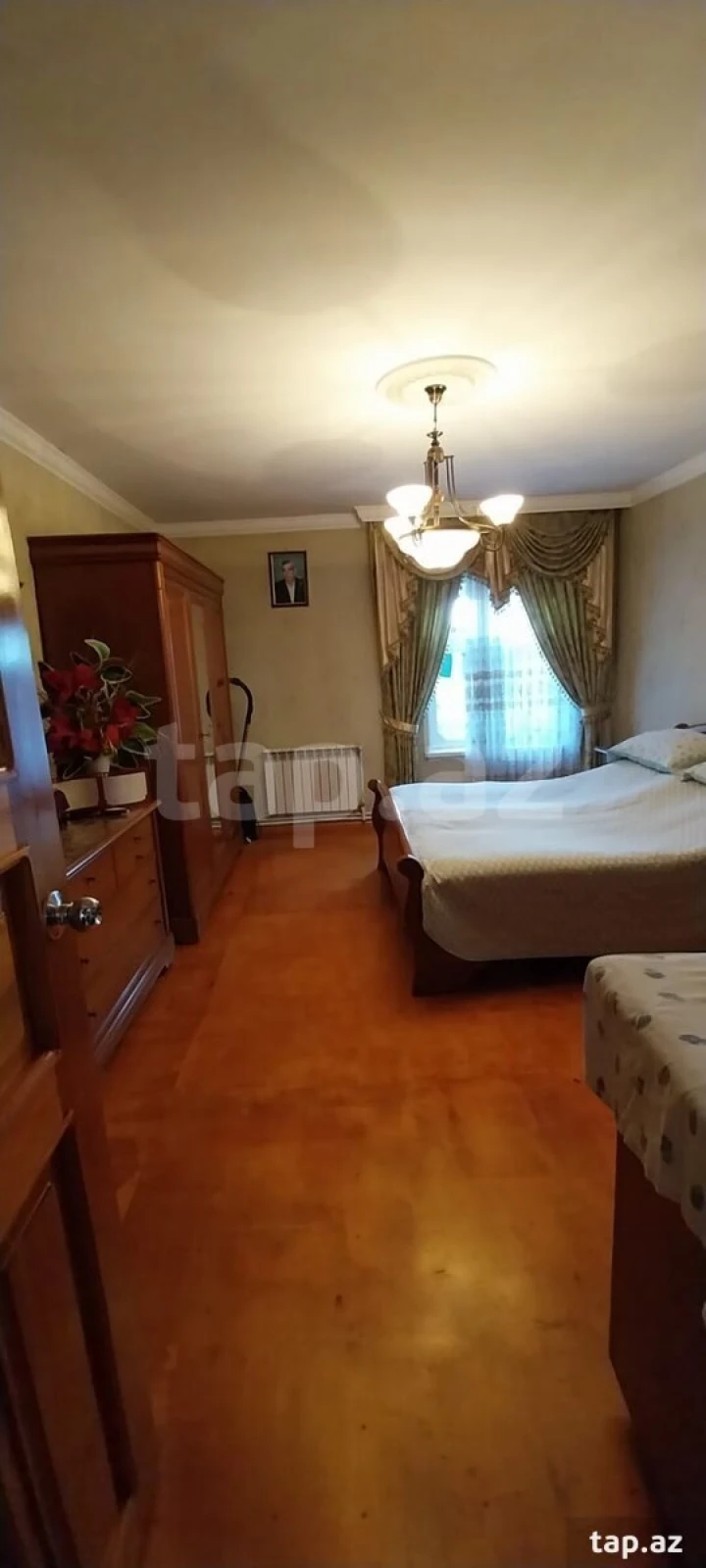 Satılır 10 otaqlı həyət evi