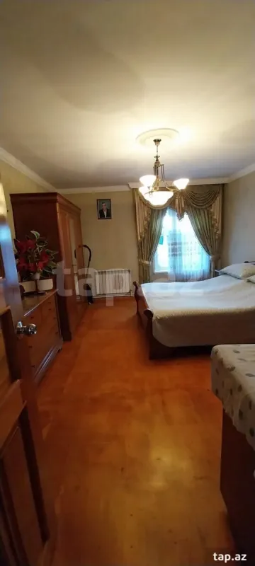 Satılır 10 otaqlı həyət evi