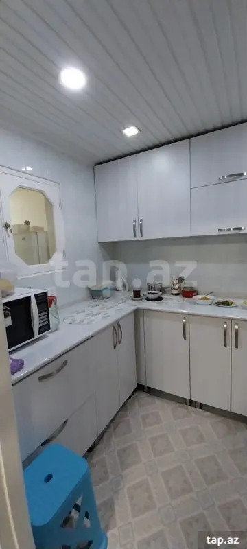 Satılır 10 otaqlı həyət evi