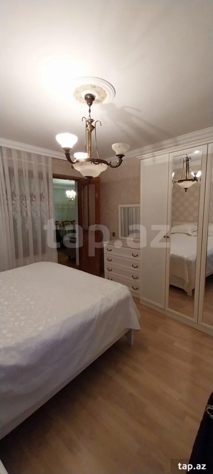 Satılır 10 otaqlı həyət evi