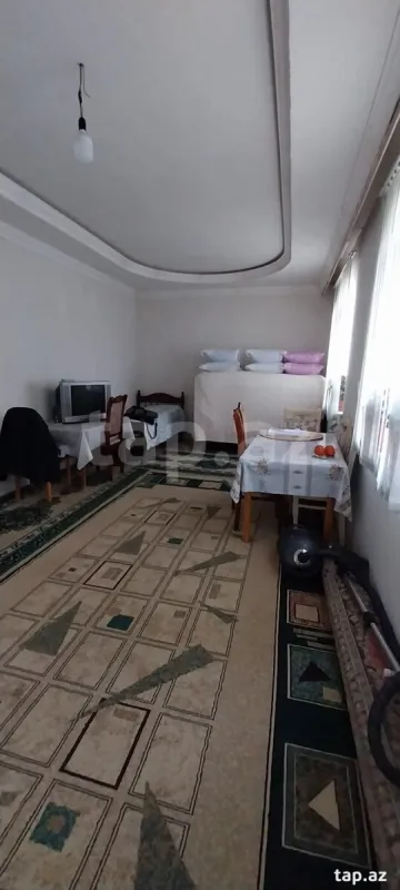 Satılır 10 otaqlı həyət evi