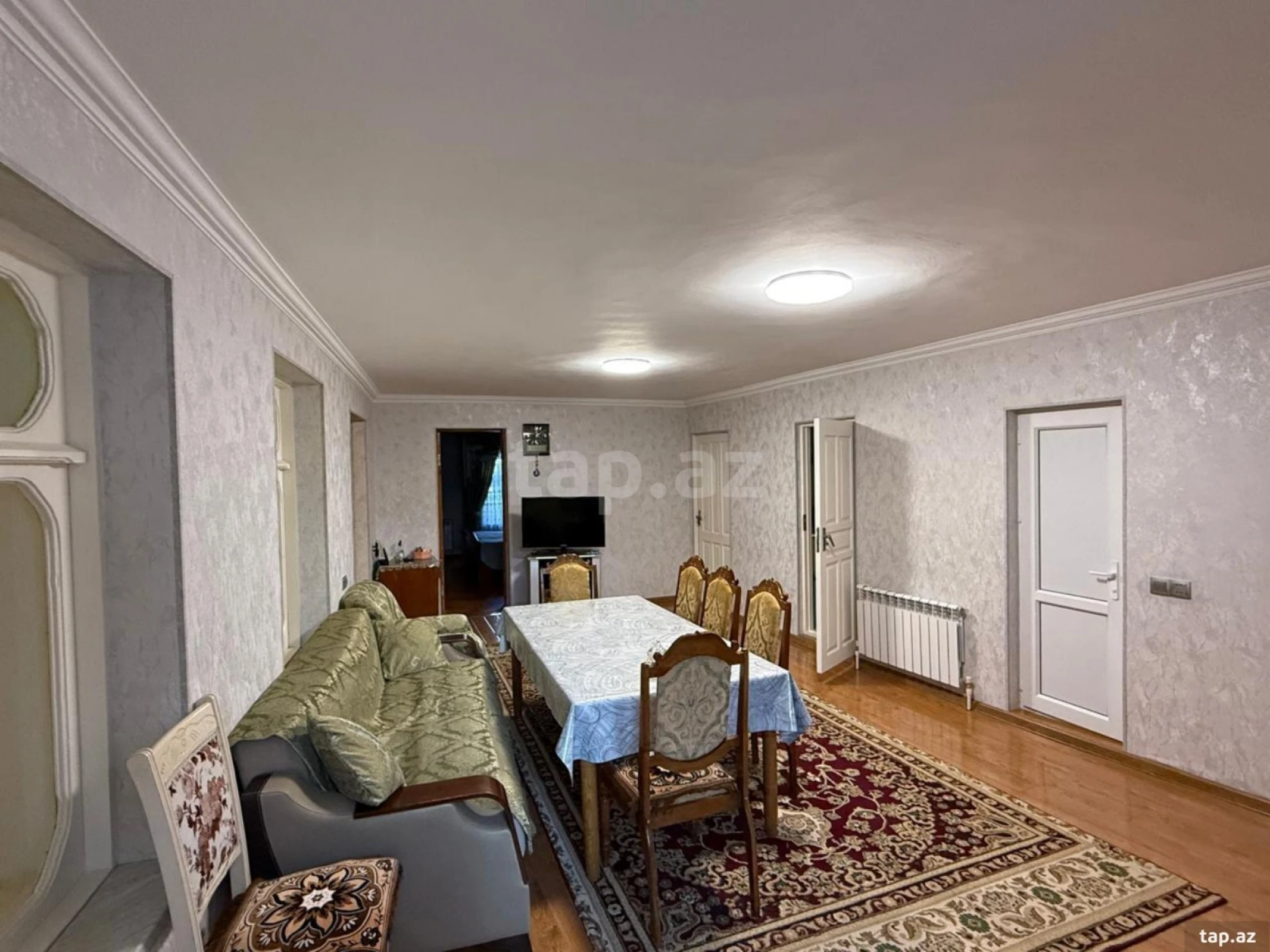 Satılır 10 otaqlı həyət evi