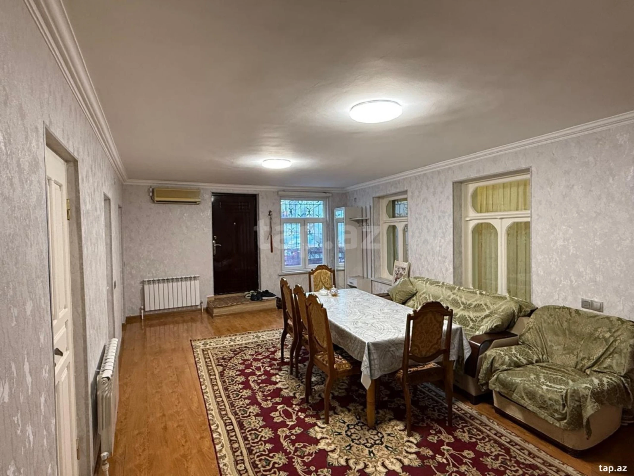 Satılır 10 otaqlı həyət evi