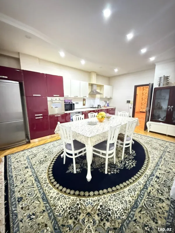Satılır 3 otaqlı yeni tikili 140 m²