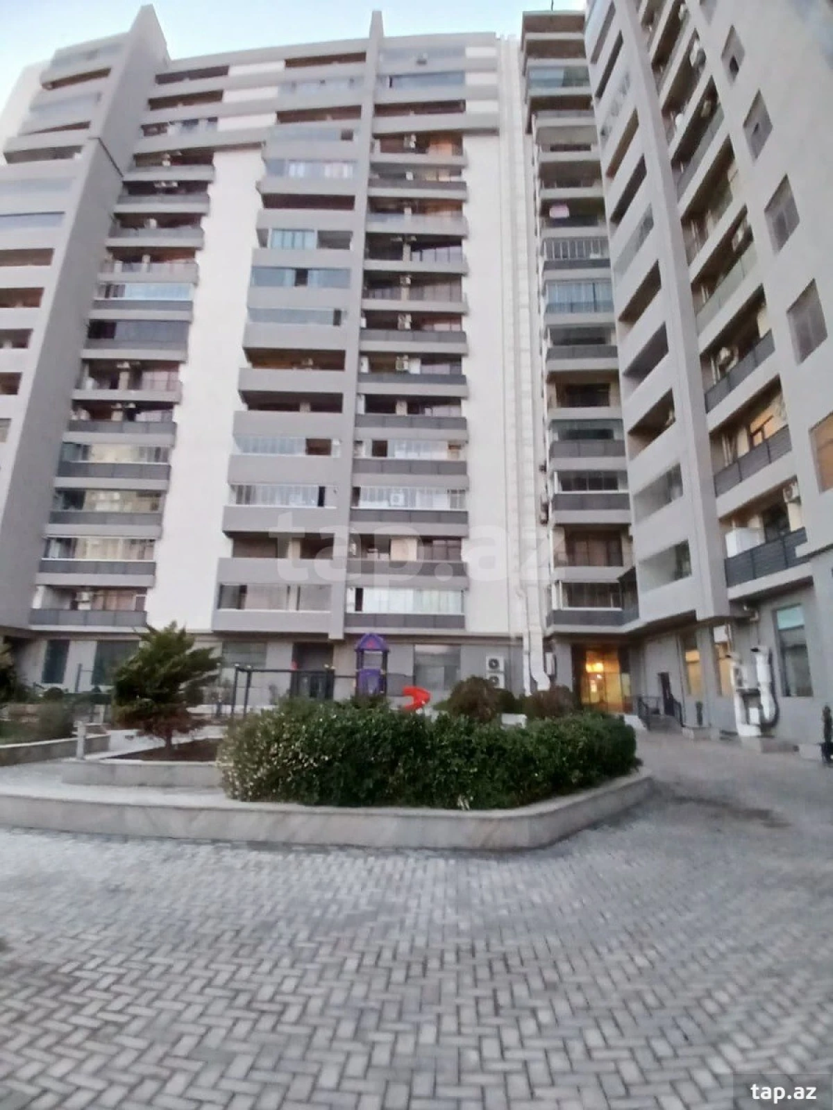Satılır 4 otaqlı yeni tikili 250 m²