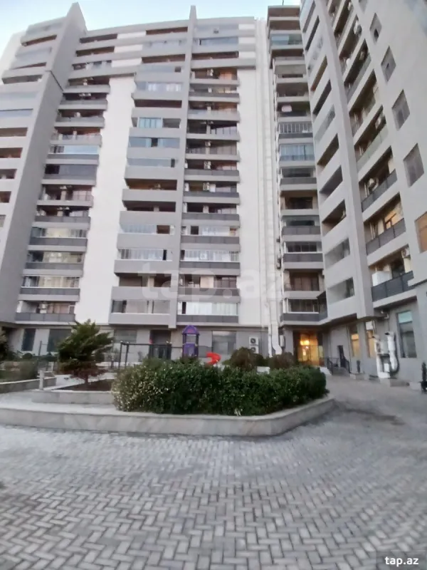Satılır 4 otaqlı yeni tikili 250 m²
