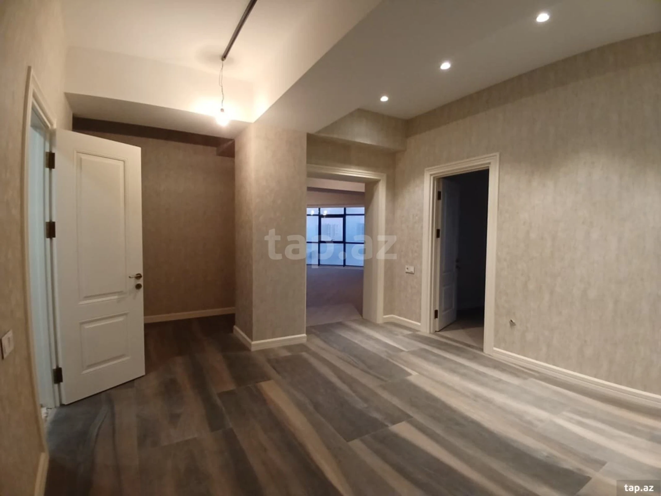 Satılır 5 otaqlı yeni tikili 250 m²