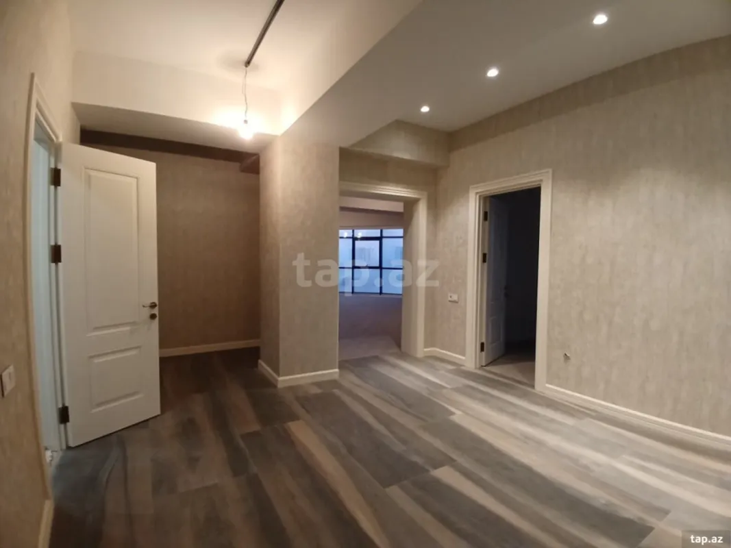 Satılır 5 otaqlı yeni tikili 250 m²