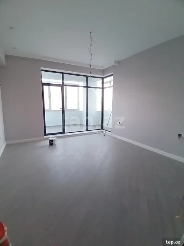 Satılır 5 otaqlı yeni tikili 250 m²