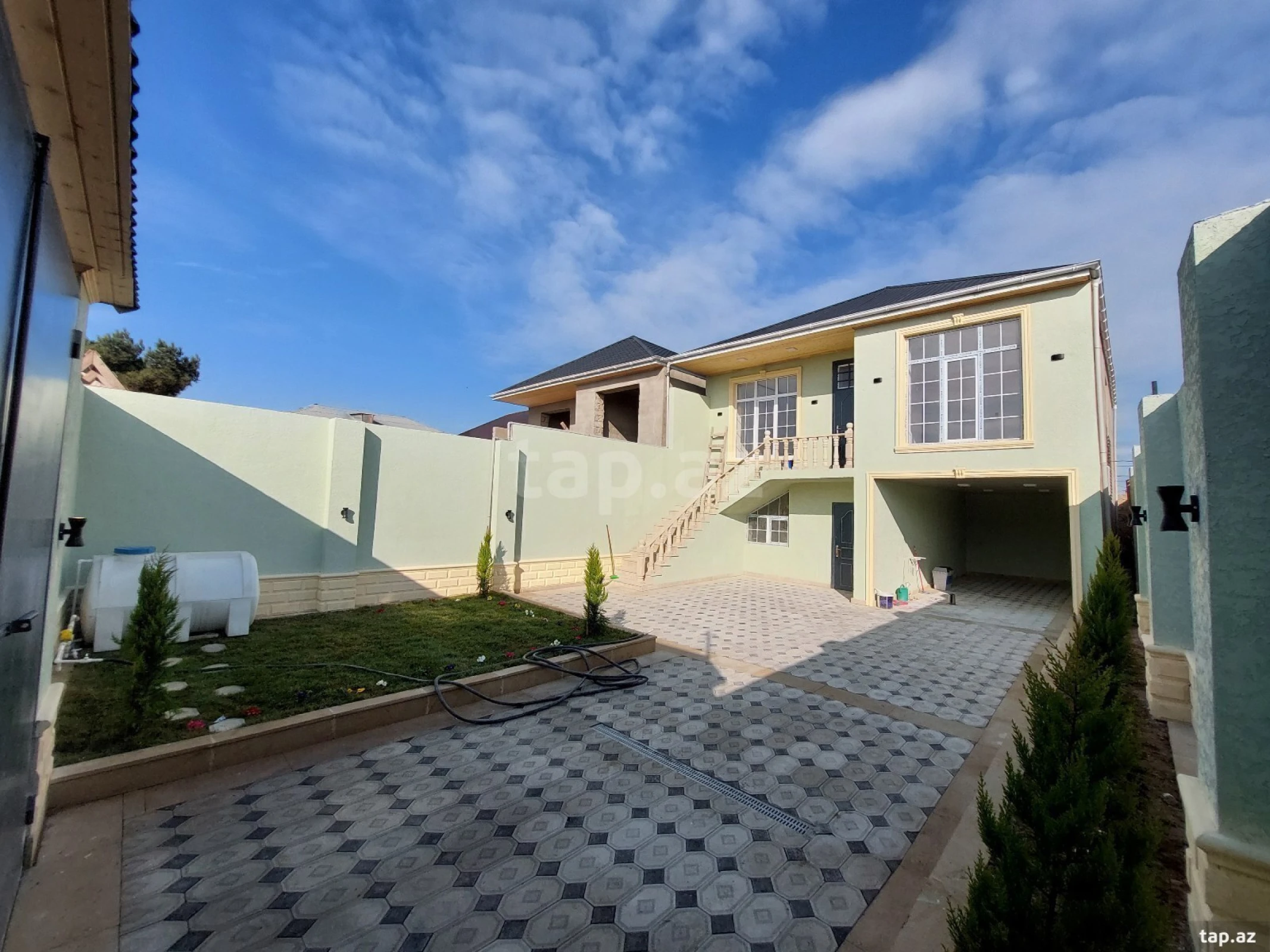 Satılır 4 otaqlı həyət evi