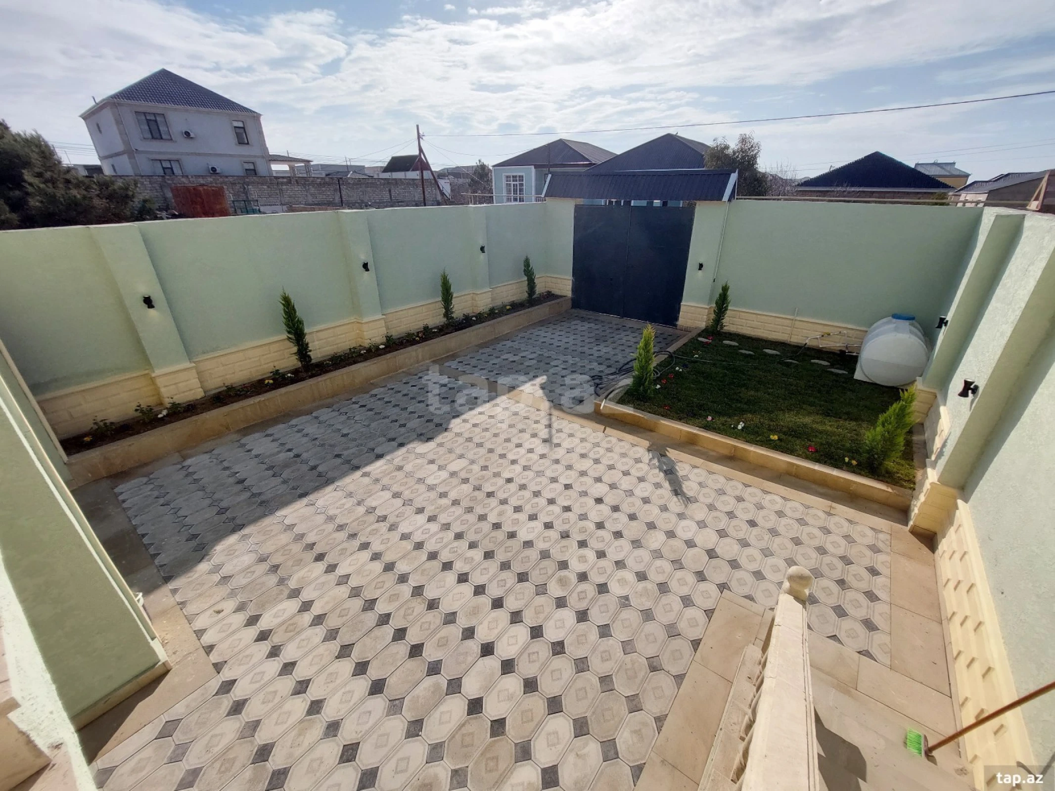 Satılır 4 otaqlı həyət evi