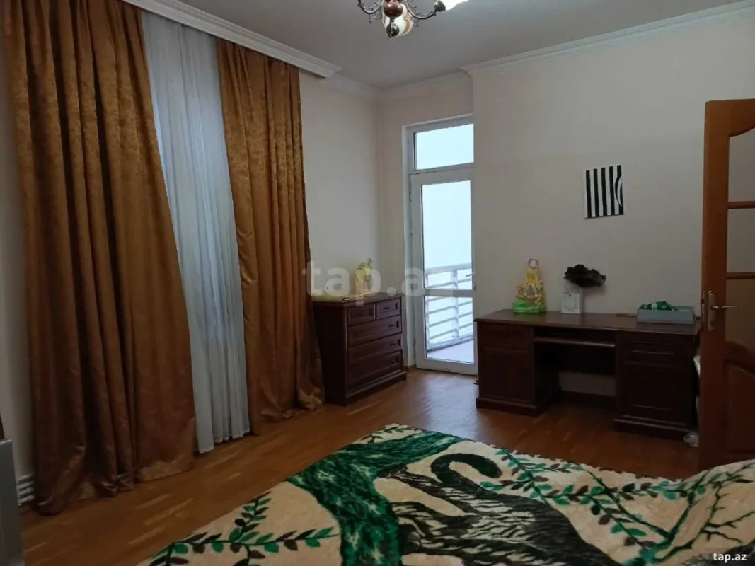 Kirayə verilir 3 otaqlı yeni tikili 130 m²