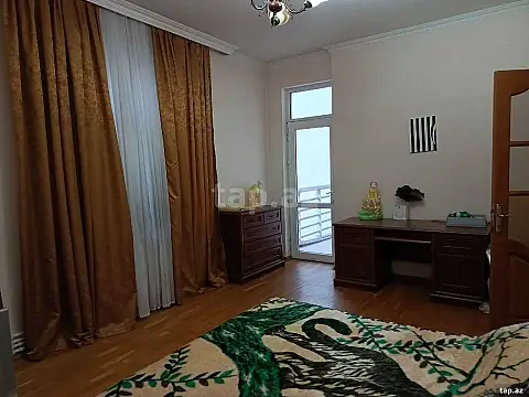 Kirayə verilir 3 otaqlı yeni tikili 130 m²