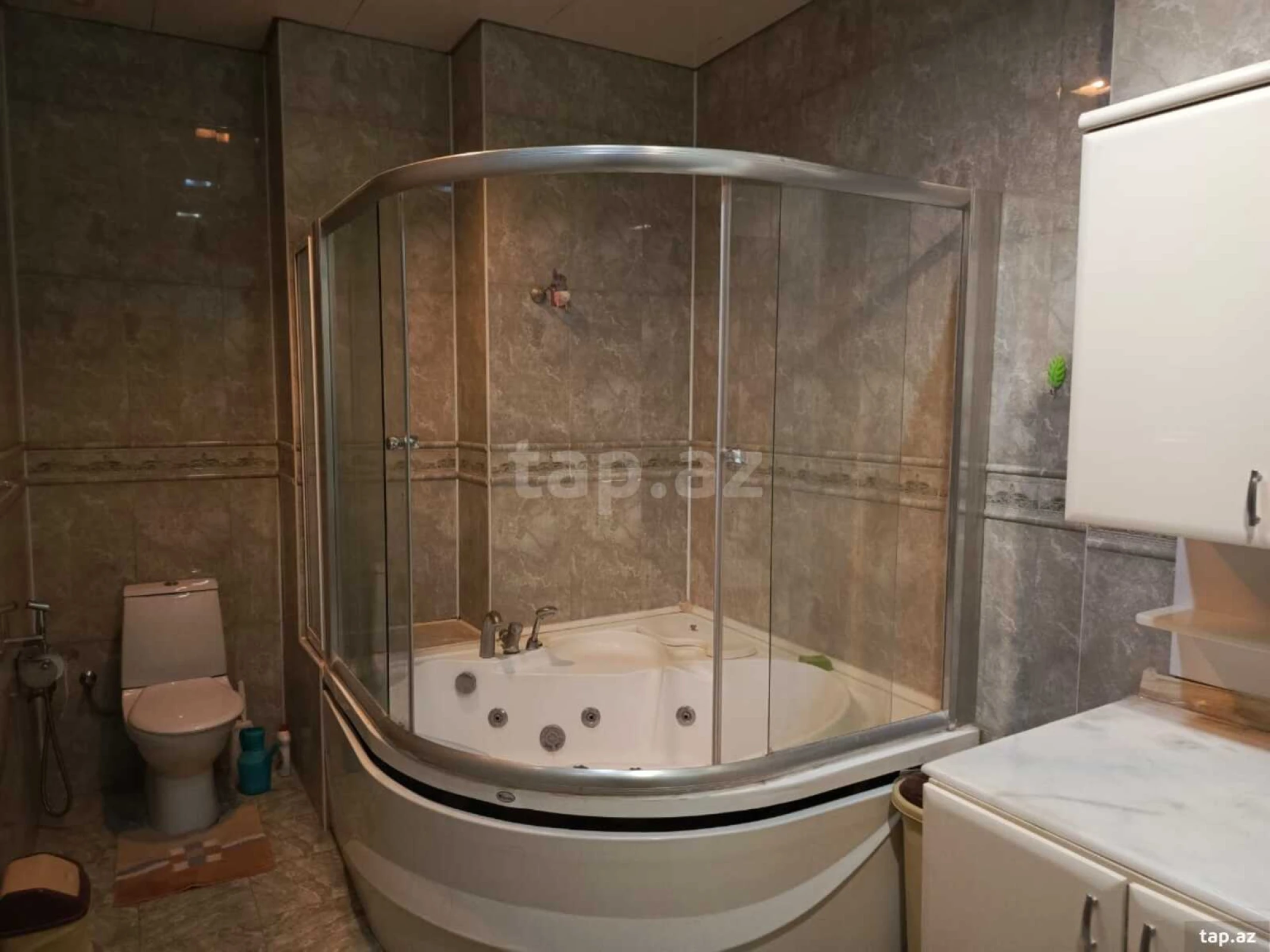 Kirayə verilir 3 otaqlı yeni tikili 130 m²