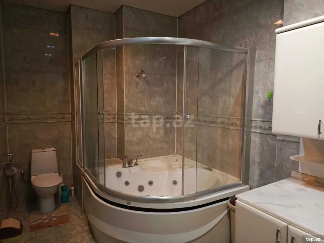 Kirayə verilir 3 otaqlı yeni tikili 130 m²