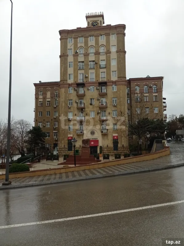 Kirayə verilir 3 otaqlı yeni tikili 130 m²