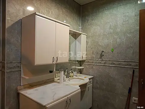 Kirayə verilir 3 otaqlı yeni tikili 130 m²